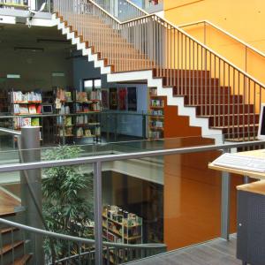 Stadtbibliothek Gersthofen, Blick in das Untergeschoss (Foto: Lechner)
